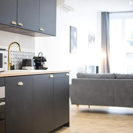 Apartment Quartier Plaine-monceau 8p 1